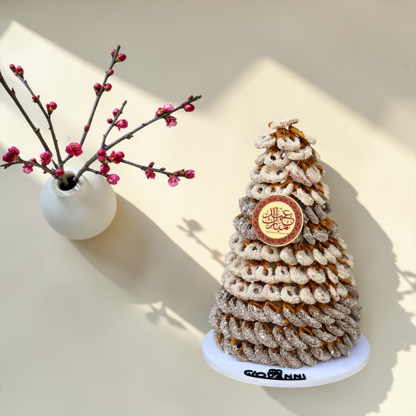 Chocolate Dipped Pretzels Pyramid هرم موالح بريتلز مغطس بالشوكليت