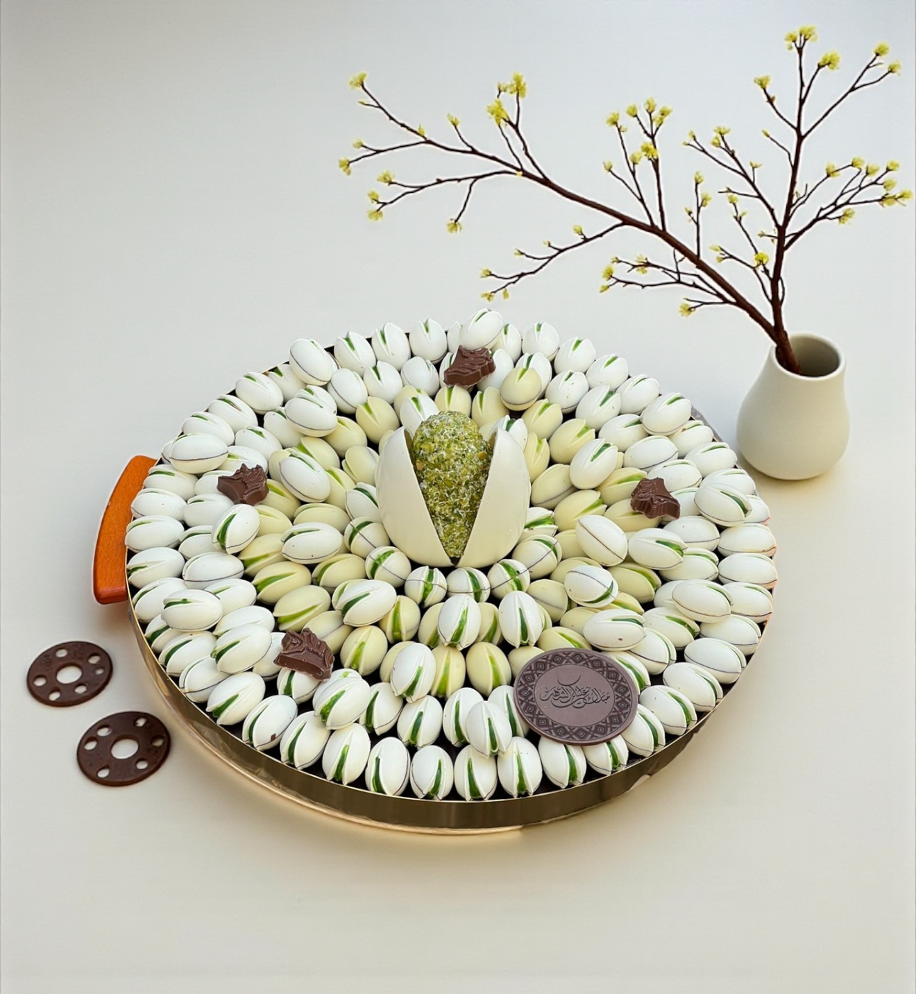 Luxury Stainless Steel Platter — Pistachio Praline, Kunafa & Grand Chocolate Egg صحن ستانلس ستيل فاخر — حبة الفستق والكنافة وبيضة الشوكليت الملكية