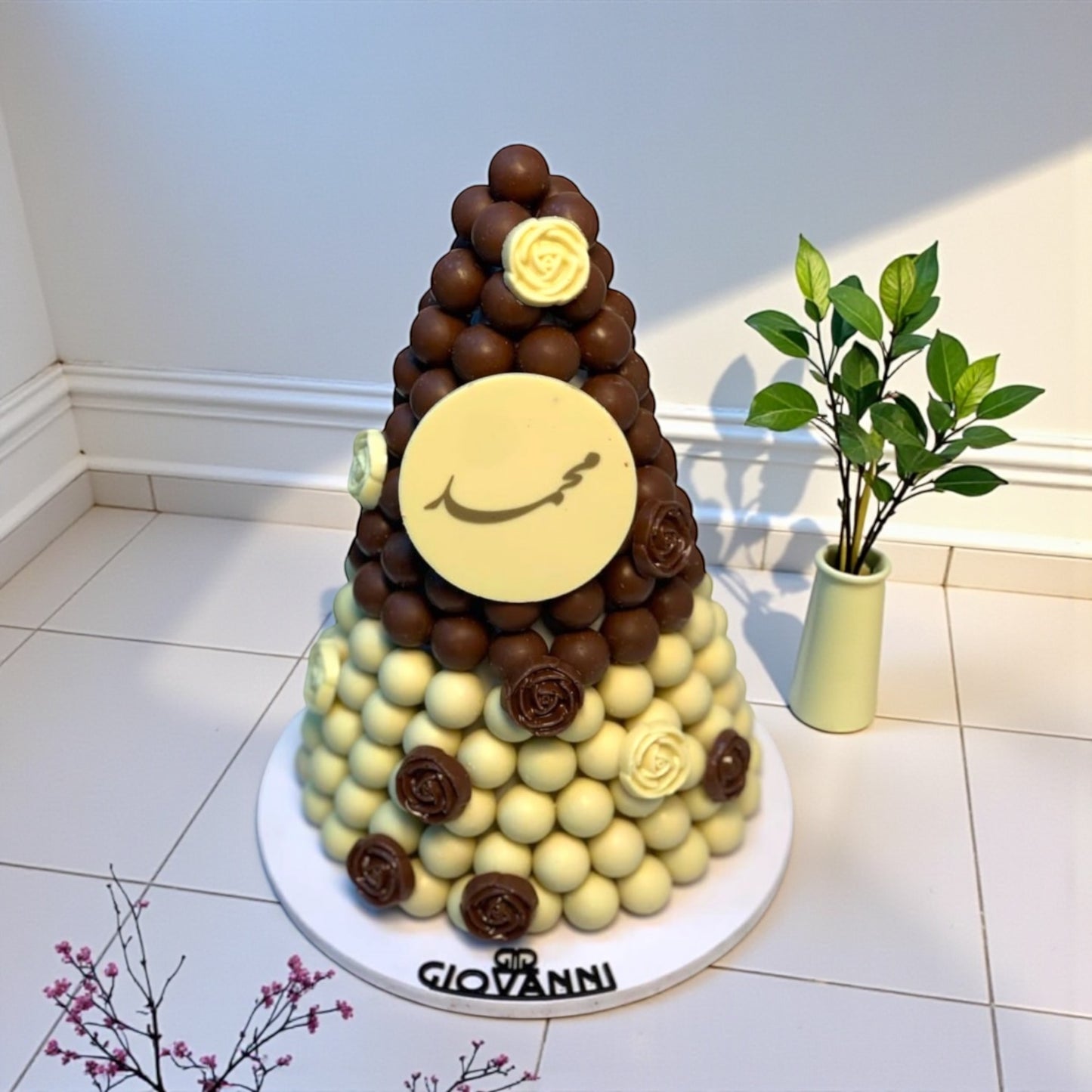 هرم شوكوبون الفاخر | Giovanni Chocolate
Giovanni Chocolate
Chocobon Luxury Pyramid – Custom Design | Giovanni Chocolate