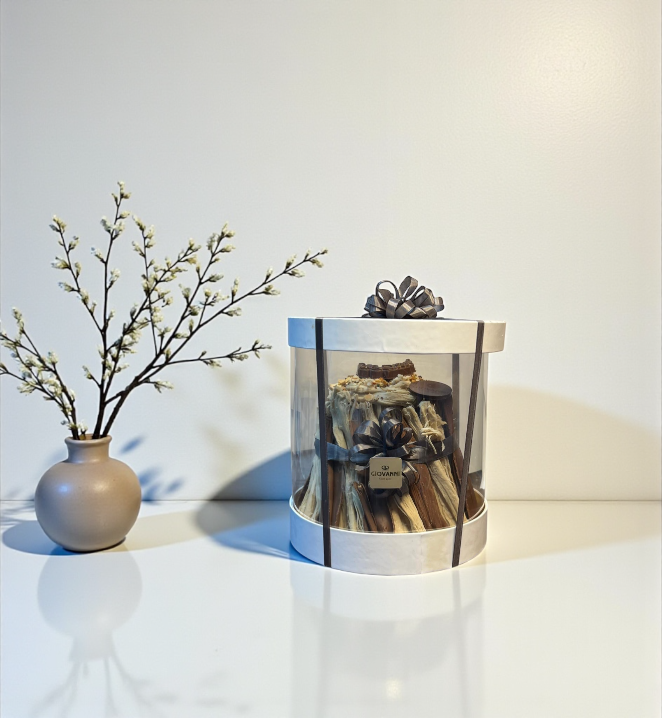 Luxury Box with Crunchy Flakes & Chocolate Flakes بوكس فاخر مع رهش فليك وشوكولاتة فليك