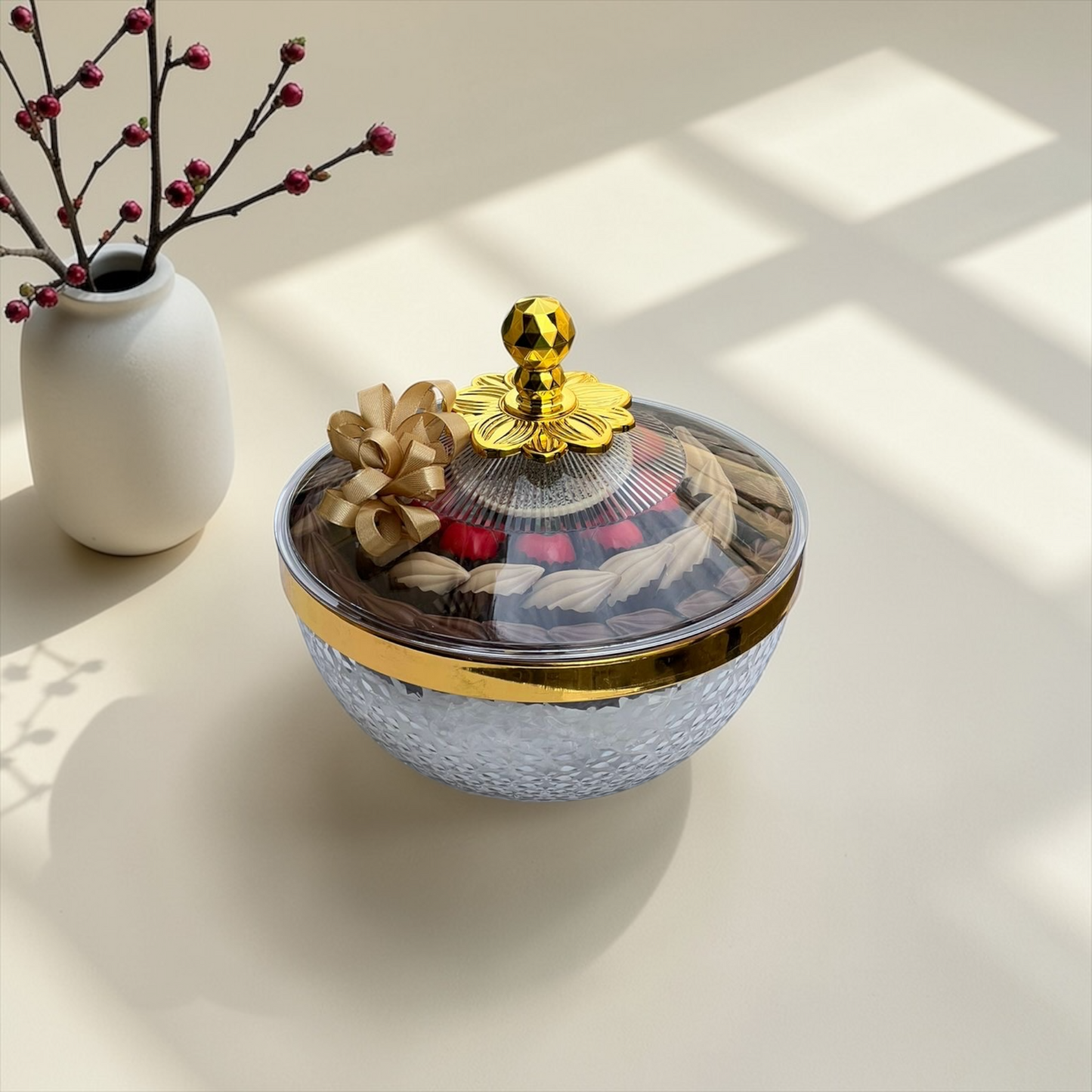 Eid Cocoa Bean & Pomegranate Chocolate Acrylic Platter | صحن أكريليك بغطاء مع شوكليت حبة الكاكاو والرومان