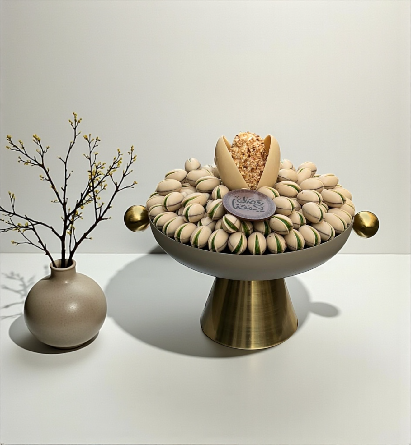 Luxury Stainless Steel Vase — Pistachio Praline, Kunafa & Grand Chocolate Egg فازة استانلس ستيل فاخمة — حبة الفستق والكنافة وبيضة الشوكليت الملكية