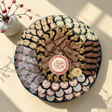 تشكيلة شوكليت فاخرة لعيد الفطر – صحن كبير زجاج مع تشكيلة سيجنتشر جيوفاني / Luxury Eid Chocolate Gift – Giovanni Premium Selection 1700 g