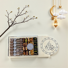 Luxury Acrylic Box Assorted Chocolates & Dates  بوكس أكريليك فاخر مشكّل شوكليت وتمور — 1 كجم