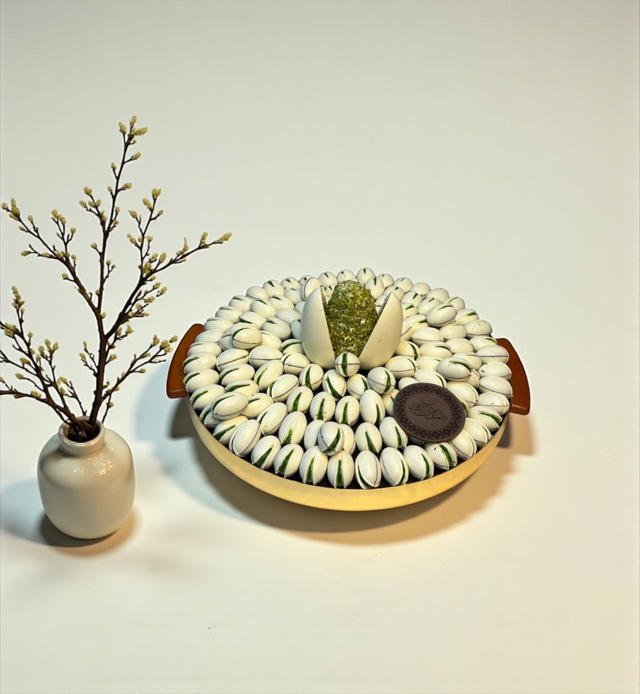 Luxury Stainless Steel Platter — Pistachio Praline, Kunafa & Grand Chocolate Egg صحن ستانلس ستيل فاخر — حبة الفستق والكنافة وبيضة الشوكليت الملكية
