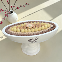 Ceramic Vase with Giovanni Signature Chocolate فاز سيراميك فاخر مع تشكيلة شوكليت سيجنتشر من جيوفاني