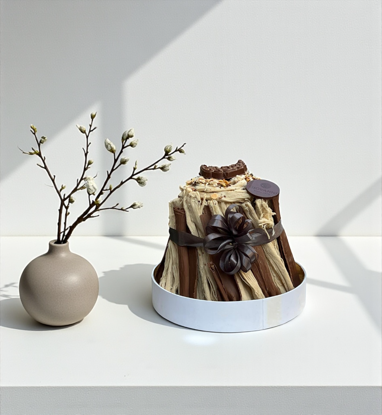 Luxury Box with Crunchy Flakes & Chocolate Flakes  بوكس فاخر مع رهش فليك وشوكولاتة فليك