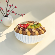 Luxury Porcelain Platter – French Petit Four Signature صحن بورسلين فاخر مع سيجنتشر بيتي فور فرنسي