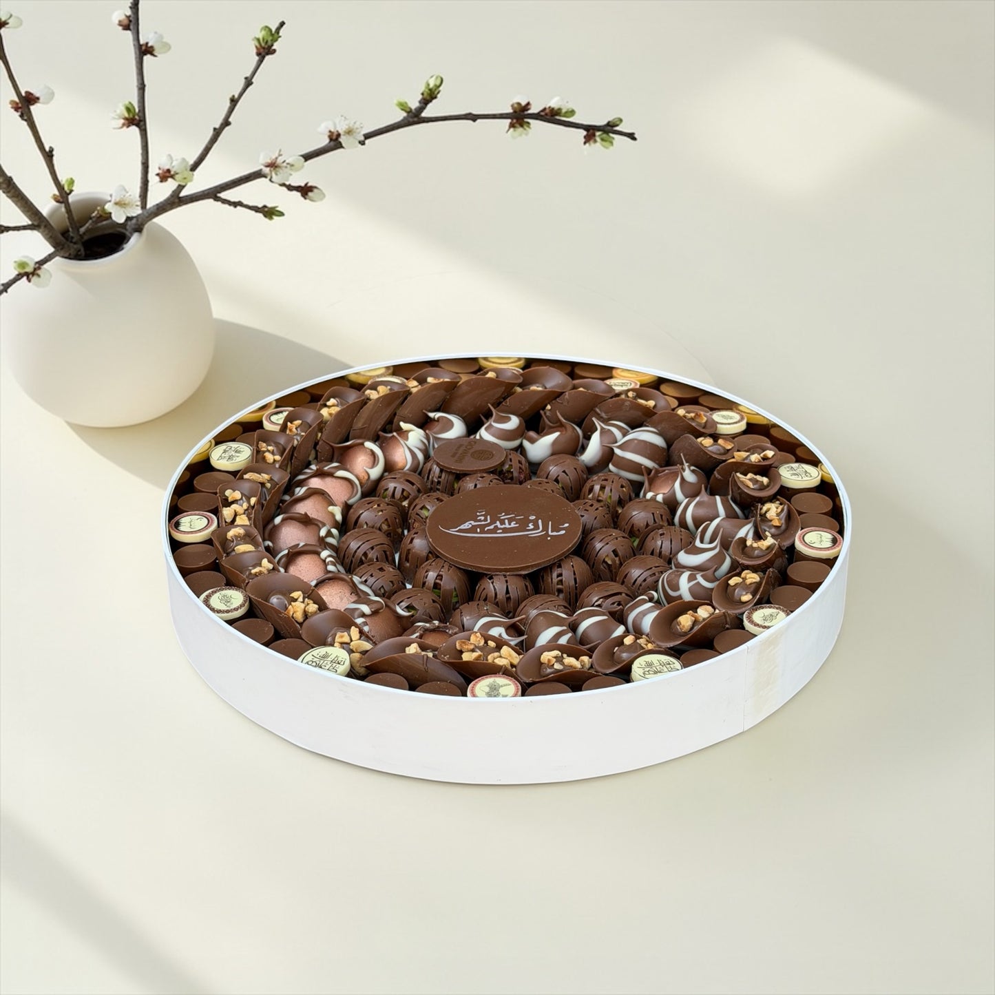 Luxury Round Chocolate Box – Taco, Volcano and Chocolate Bomb بوكس شوكليت دائري فاخر – تاكو وفلكانو وشوكليت بامب