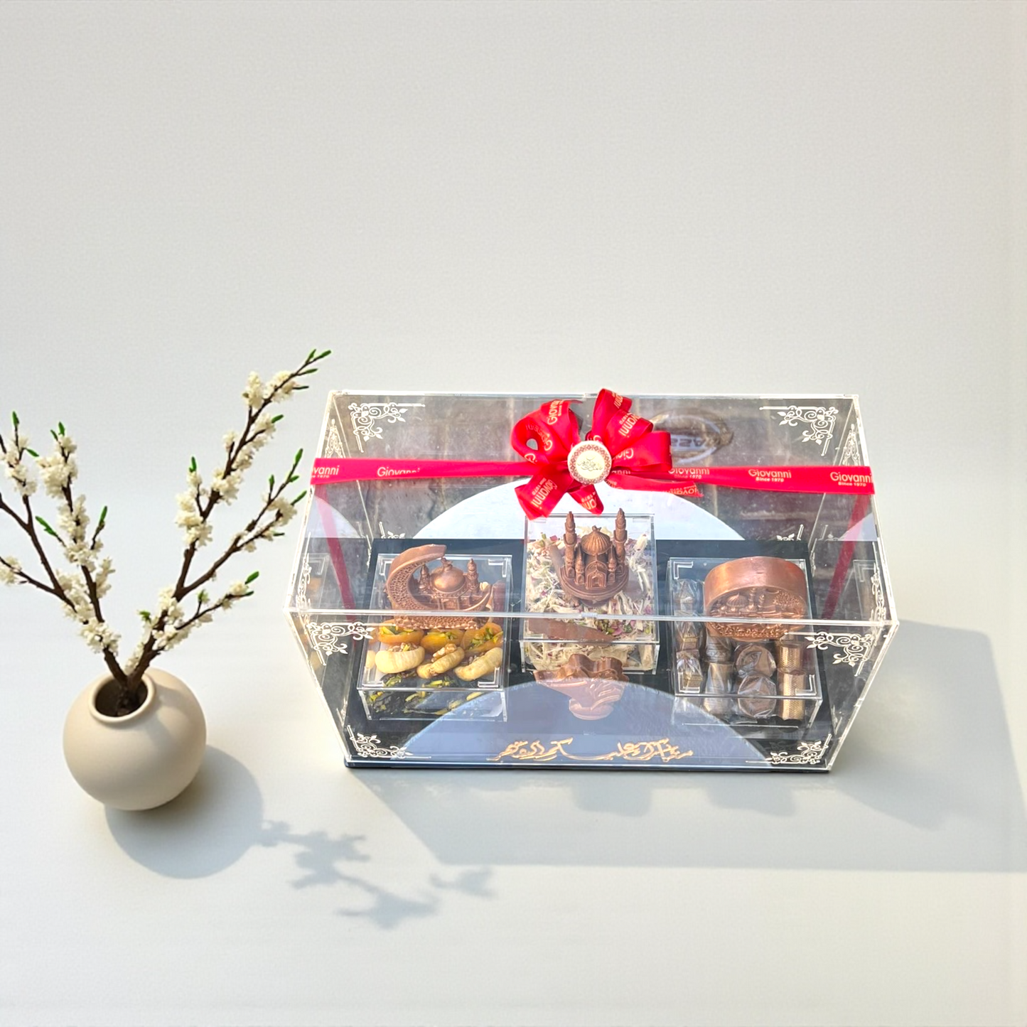 Royal Acrylic Luxury Box – Heritage Chocolate & Premium Selection بوكس الأكريليك الملكي – تشكيلة الشوكليت والتراث الفاخر