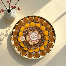 Petit Four Cups with Saffron, Nutella, Kinder &amp; Lotus بوكس بيتي فور كاب زعفران ونوتيلا وكيندر ولوتس