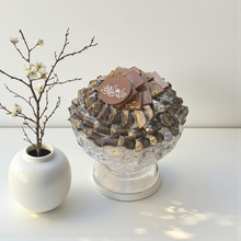 Luxury Crystal Plate with Assorted Ramadan Chocolates – 1100 g مصحن كريستال فاخر مع تشكيلة شوكليت رمضانية – 1100 جرام