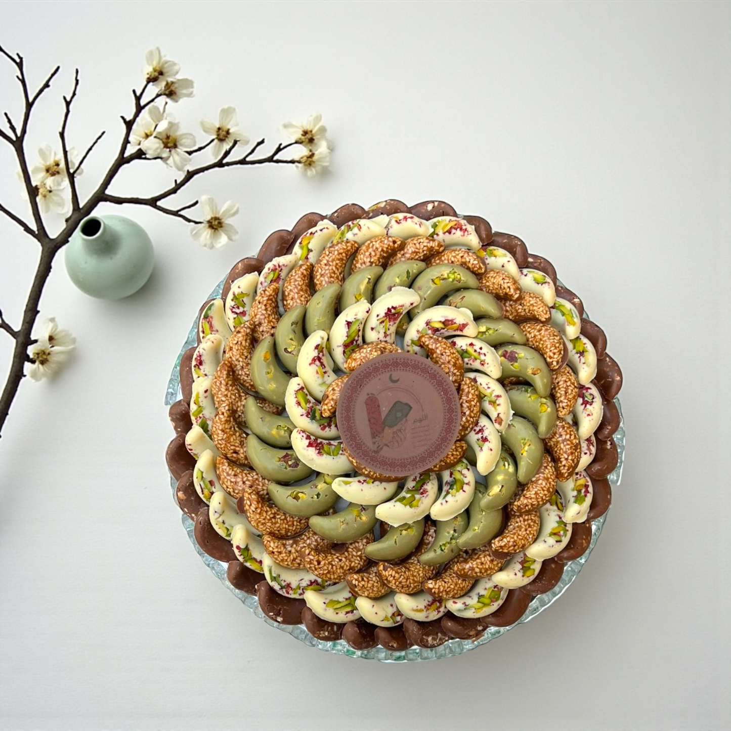 صحن هلال رمضان الفاخر – تشكيلة جيوفاني المميزة  Luxury Ramadan Crescent Porcelain Platter – Giovanni Signature Selection