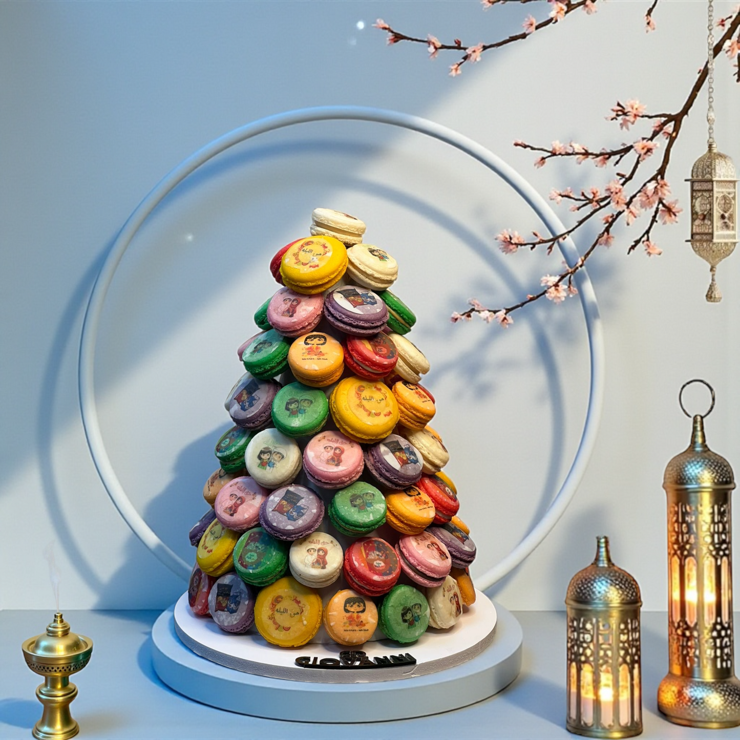 هرم ماكرون فرنسي مطبوع بثيم حق الليلة