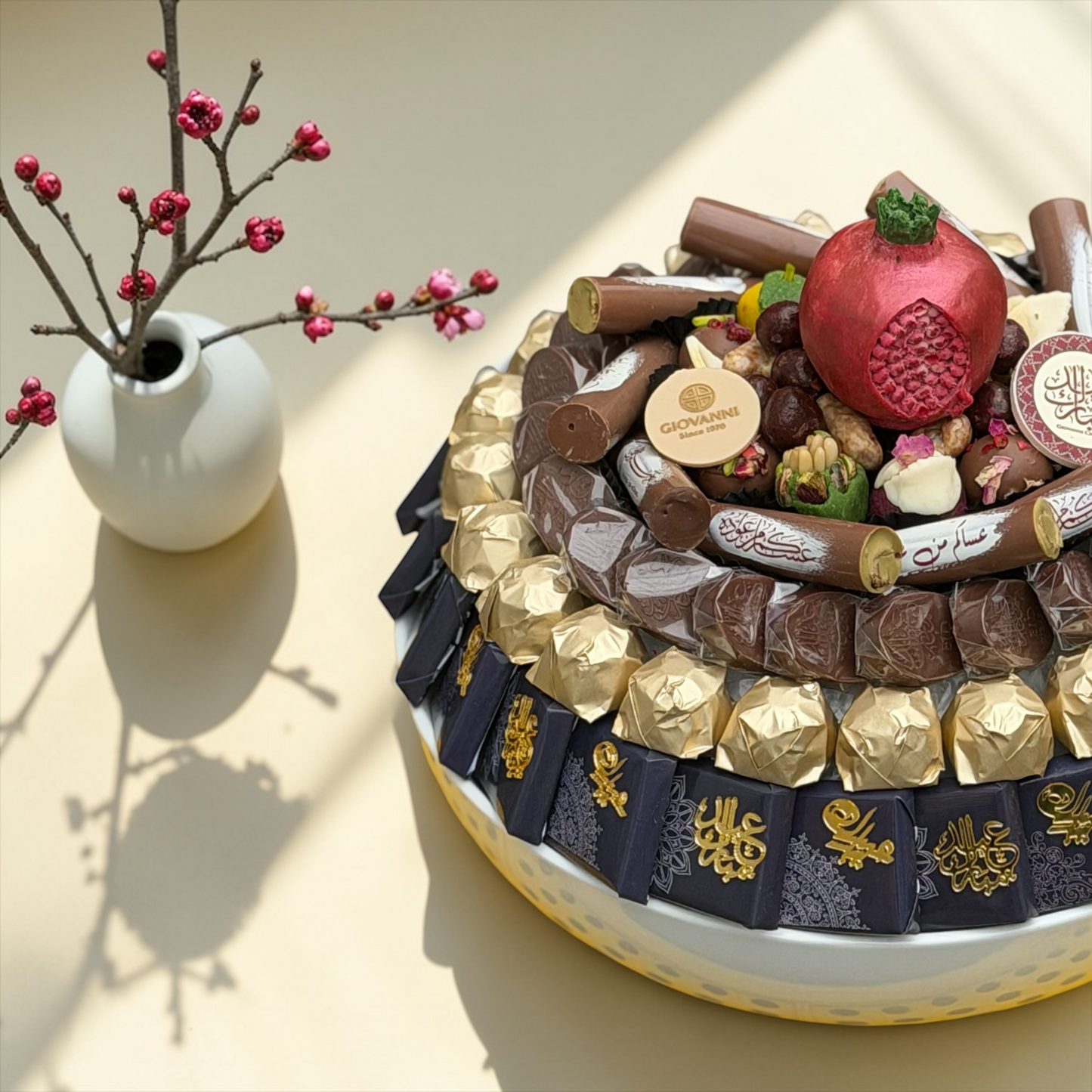 Porcelain Tray with Special Eid Wrapped Chocolates &amp; Signature Chocolates صحن بورسلين مع شوكليت مغلف اسبيشال للعيد مع شوكليت سجنتشر