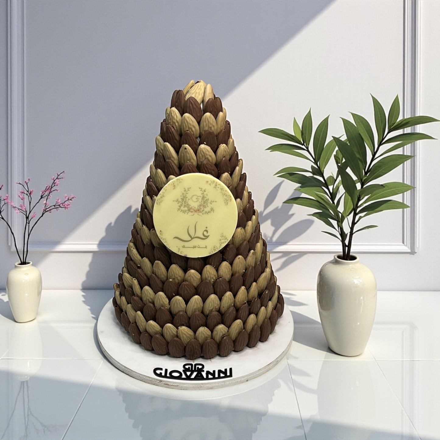 هرم شوكولاتة حبة اللوز بطباعة مخصصة
Almond Chocolate Pyramid – Custom Printed