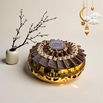 Elegant Stainless Steel Platter with Wrapped Chocolates صحن ستانلس ستيل راقي مع شوكليت مغلّف