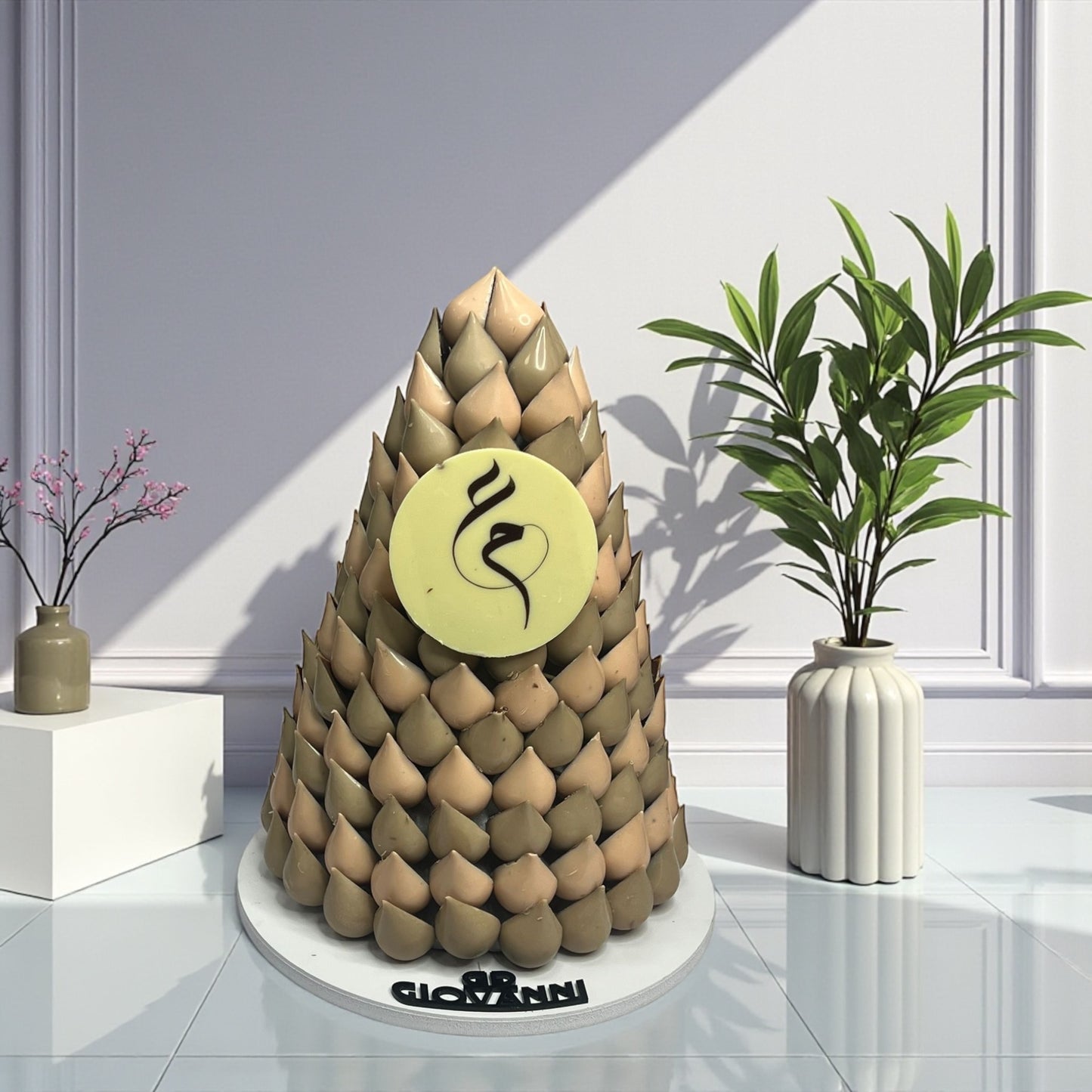 هرم شوكولاتة حبة الجوافة بطباعة مخصصة Guava Chocolate Pyramid with Custom Print