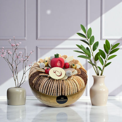 Caramelized Sesame Coated in Gourmet Chocolate صحن سمسم مكرمل مع صحن كريستال فخم