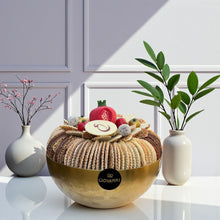 Caramelized Sesame Coated in Gourmet Chocolate صحن سمسم مكرمل مع صحن كريستال فخم