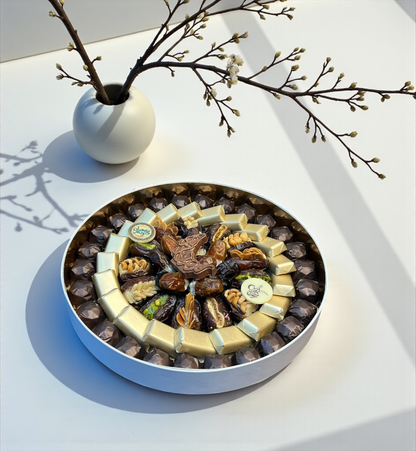 Mixed Carton Platter — Wrapped Chocolate, Dates, Figs & Apricots  صحن كرتون مشكّل — شوكليت مغلف + تمور + تين + مشمش