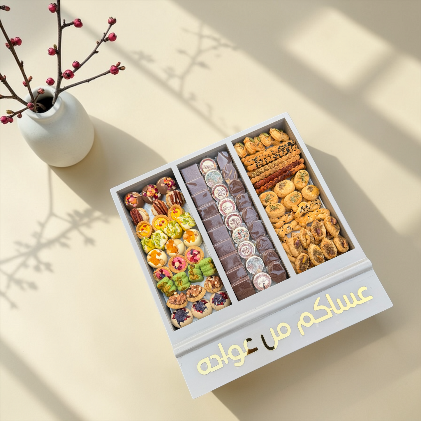 Eid Luxury Chocolate Wooden Platter | صحن شوكليت فاخر للعيد على صحن خشبي