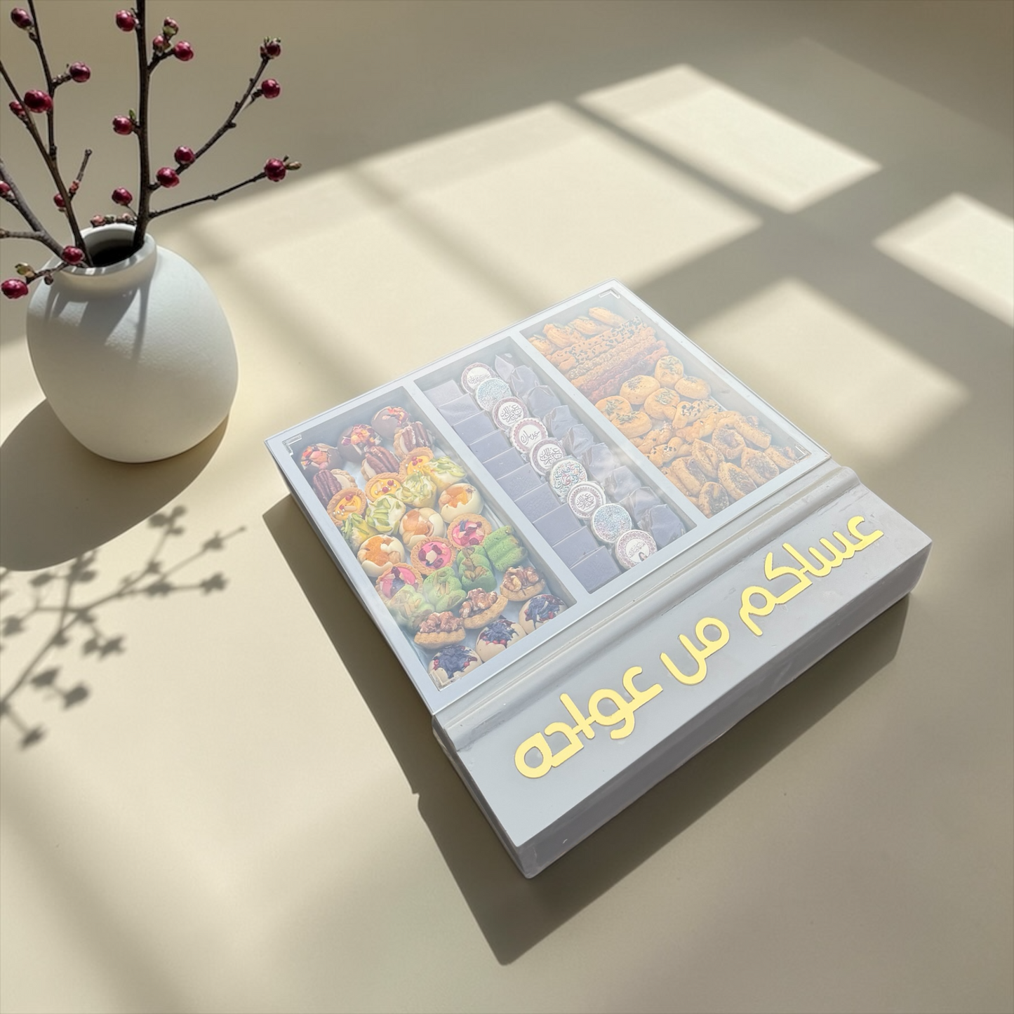 Eid Luxury Chocolate Wooden Platter | صحن شوكليت فاخر للعيد على صحن خشبي