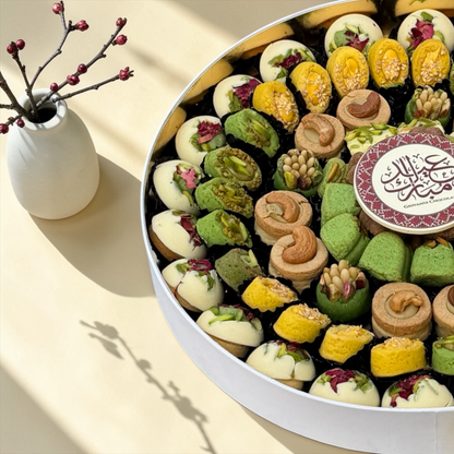 French Petit Four Assorted Box | بوكس بيتي فور فرنسي مشكل