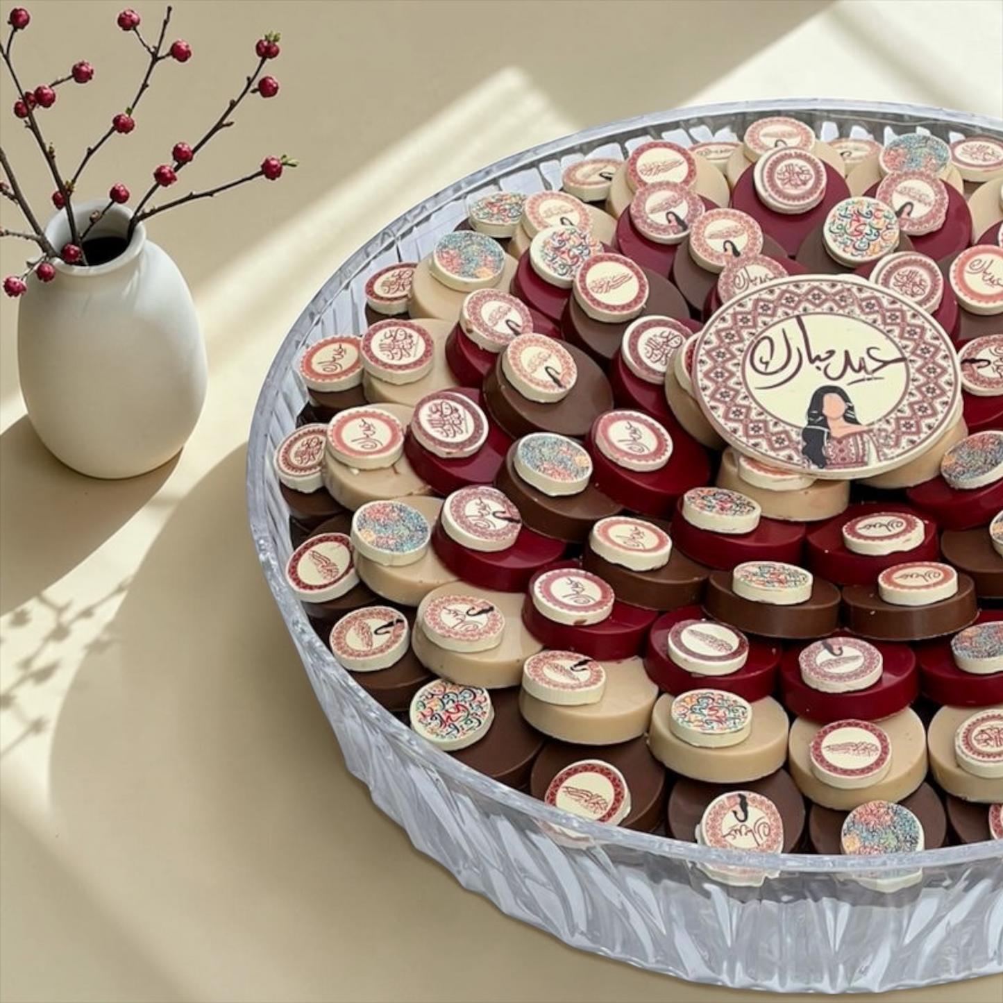 Eid Printed Round Chocolate Acrylic Platter | صحن أكريليك مع شوكليت راوند مطبوع بثيم العيد