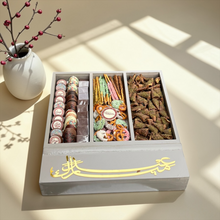 Wooden Box with Chocolate, Petit Four & Savory Selection | بوكس خشبي بغطاء شفاف مع شوكليت وبيتي فور وموالح