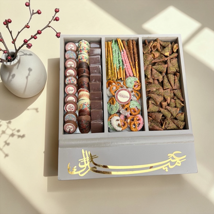 Wooden Box with Chocolate, Petit Four & Savory Selection | بوكس خشبي بغطاء شفاف مع شوكليت وبيتي فور وموالح