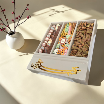 Wooden Box with Chocolate, Petit Four & Savory Selection | بوكس خشبي بغطاء شفاف مع شوكليت وبيتي فور وموالح