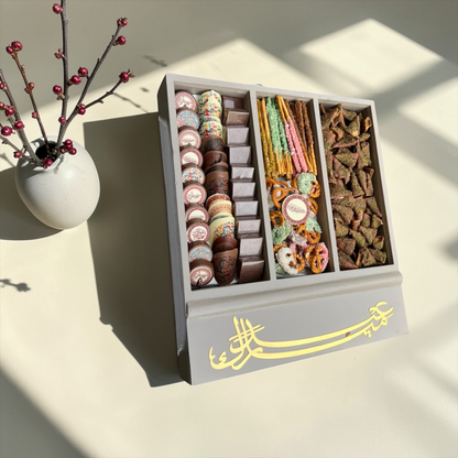 Wooden Box with Chocolate, Petit Four & Savory Selection | بوكس خشبي بغطاء شفاف مع شوكليت وبيتي فور وموالح