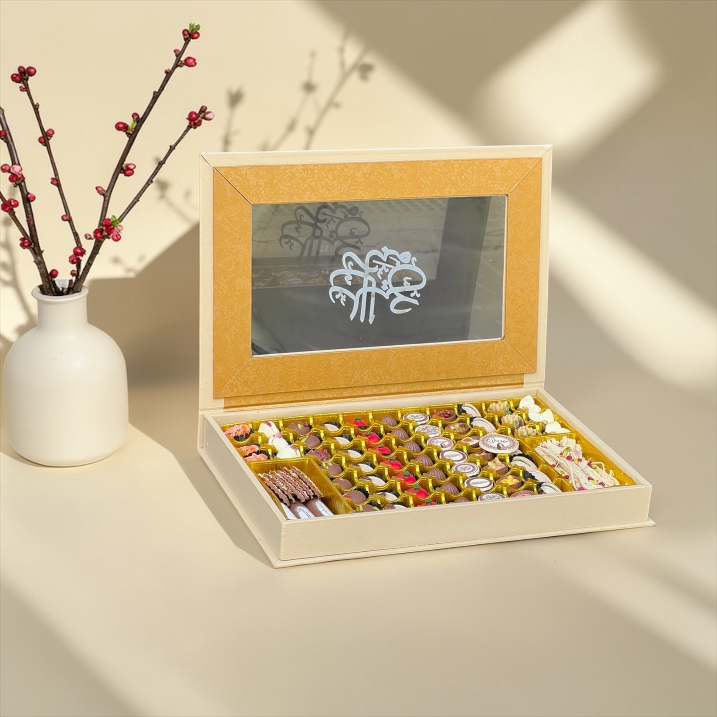 Luxury Leather Mixed Dessert Box | بوكس جلد فاخر بتشكيلة شوكليت وحلويات