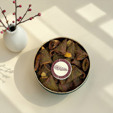 Pretzel Bites with Milk & White Chocolate Box | بوكس بريتزل بالزعتر مع شوكليت ميلك ووايت