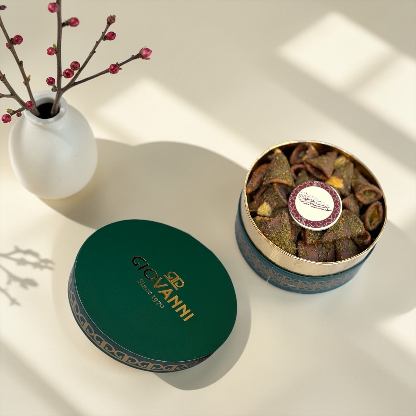 Pretzel Bites with Milk & White Chocolate Box | بوكس بريتزل بالزعتر مع شوكليت ميلك ووايت