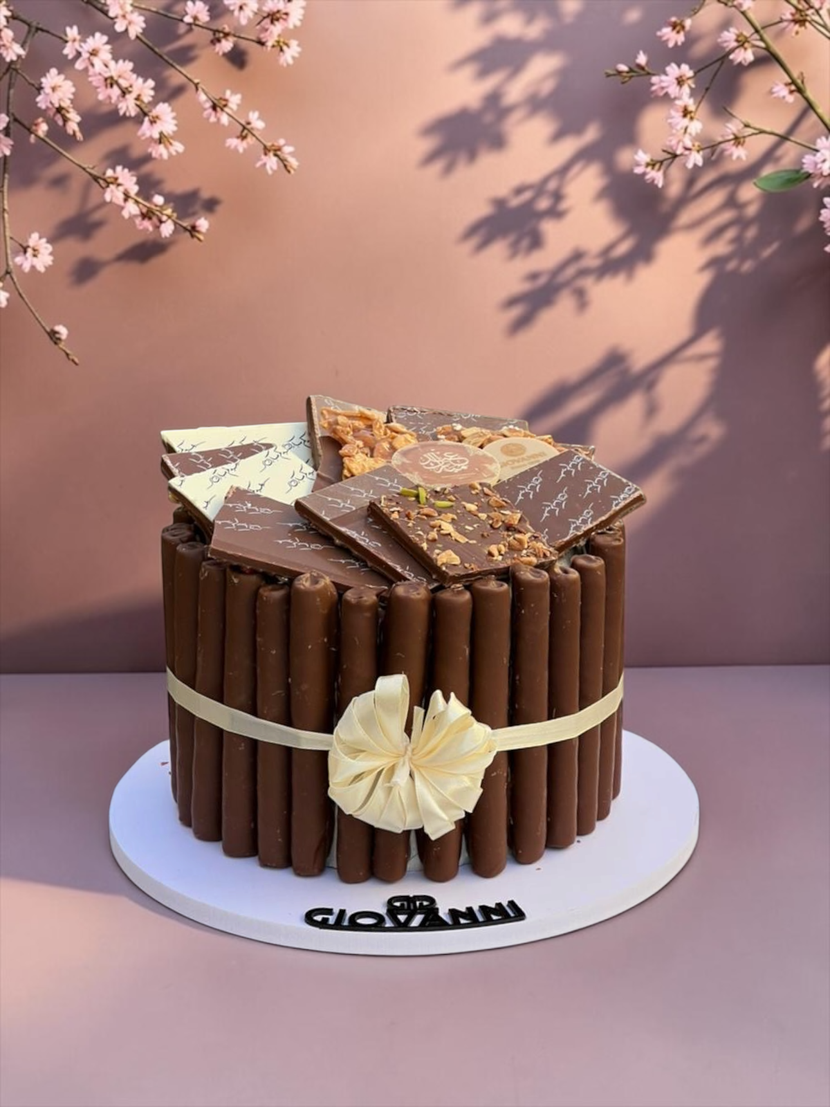 Fine Wafer Pyramid with Crushed Chocolate | EO149
